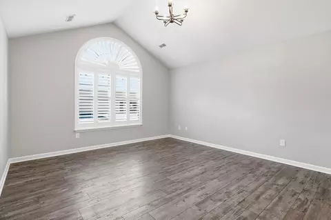 Living - 752 Lambton Cir E, Lancaster, OH 43130 photo 4 of 5