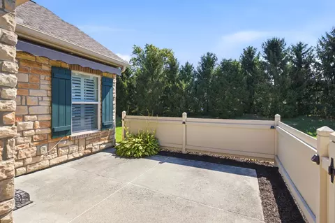 Exterior - 752 Lambton Cir E, Lancaster, OH 43130 photo 6 of 12