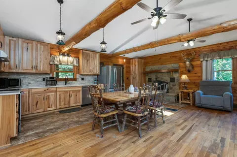 Dining - 5595 Sheets Rd, Logan, OH 43138 photo 2 of 4