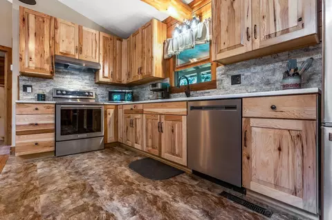 Kitchen - 5595 Sheets Rd, Logan, OH 43138 photo 3 of 5