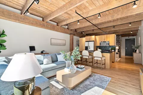 448 W Nationwide Blvd #204, Columbus, OH 43215