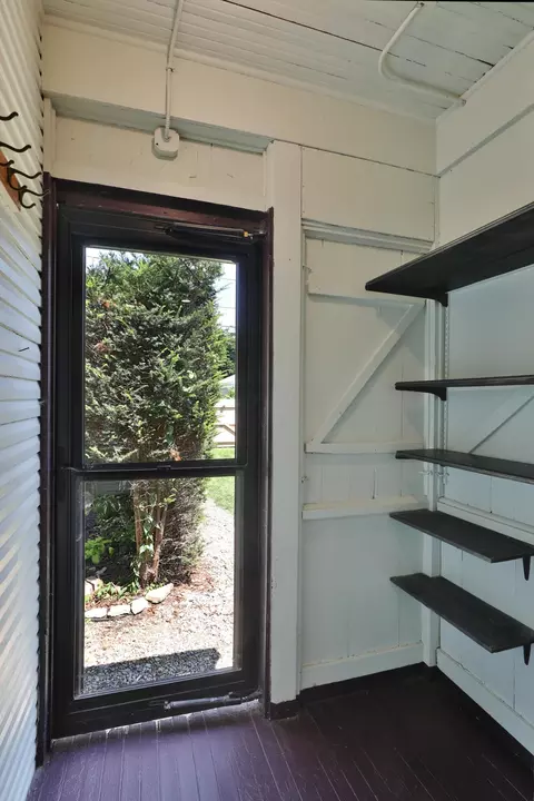 Exterior - 306 Crestview Rd, Columbus, OH 43202 photo 6 of 17