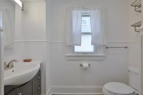 Bath - 306 Crestview Rd, Columbus, OH 43202 photo 3 of 4