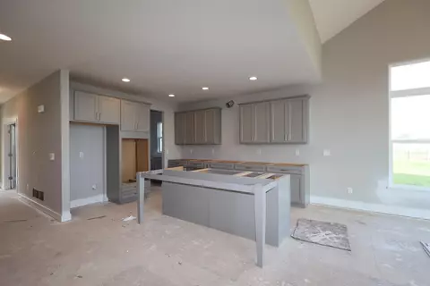Kitchen - 1686 Angelo Ln, Delaware, OH 43015 photo 2 of 3