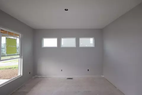 Living - 1686 Angelo Ln, Delaware, OH 43015 photo 2 of 2