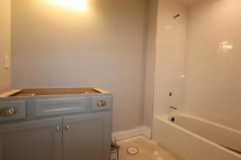 Bath - 1686 Angelo Ln, Delaware, OH 43015 photo 1 of 2