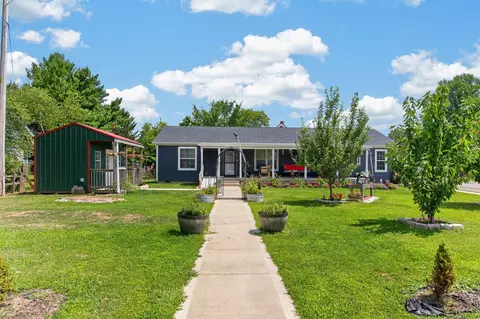 19 Main St, Bloomingburg, OH 43106