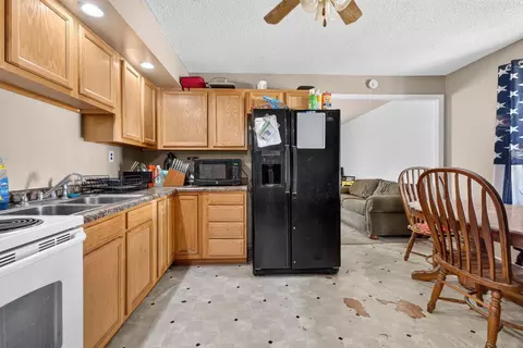 Kitchen - 844 Central Dr, Marion, OH 43302 photo 1 of 3