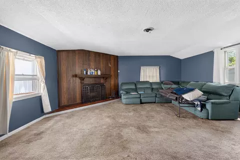 Living - 844 Central Dr, Marion, OH 43302 photo 3 of 4