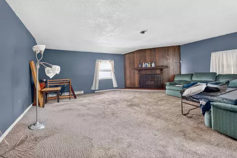 Living - 844 Central Dr, Marion, OH 43302 photo 2 of 4