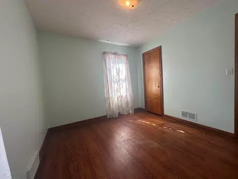 Bedroom - 770 Walker St, Newark, OH 43055 photo 4 of 6