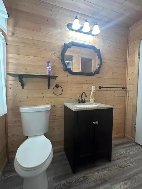 Bath - 770 Walker St, Newark, OH 43055 photo 3 of 4