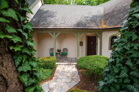 8136 Blind Brook Ct, Columbus, OH 43235