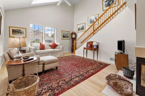 6040 Coventry Lake Dr, Hilliard, OH 43026