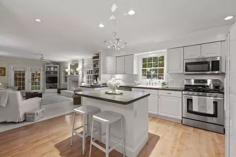 Kitchen - 4375 Castleton Rd, Columbus, OH 43220 photo 2 of 9