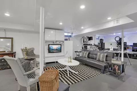 Living - 4375 Castleton Rd, Columbus, OH 43220 photo 7 of 7