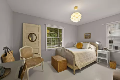 Bedroom - 4375 Castleton Rd, Columbus, OH 43220 photo 2 of 11