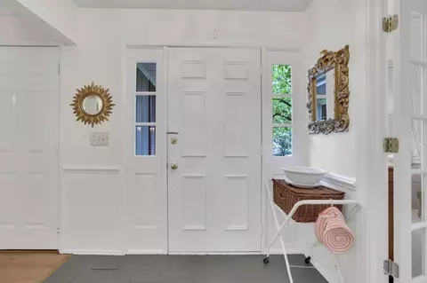 Entry Way - 4375 Castleton Rd, Columbus, OH 43220 photo 3 of 5