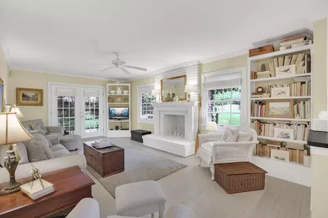 Living - 4375 Castleton Rd, Columbus, OH 43220 photo 3 of 7