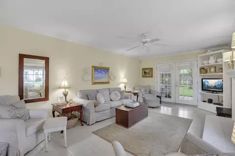 Living - 4375 Castleton Rd, Columbus, OH 43220 photo 4 of 7