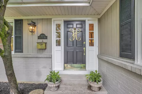 Entry Way - 4375 Castleton Rd, Columbus, OH 43220 photo 2 of 5
