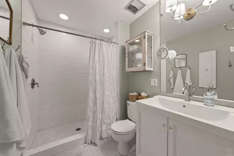 Bath - 4375 Castleton Rd, Columbus, OH 43220 photo 1 of 8