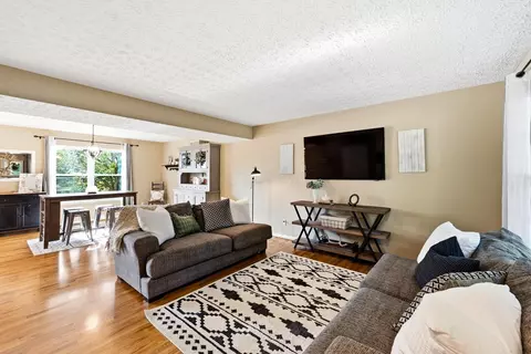 Living - 113 Harvard Loop, Delaware, OH 43015 photo 2 of 2