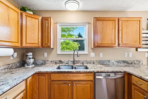 Kitchen - 113 Harvard Loop, Delaware, OH 43015 photo 2 of 4