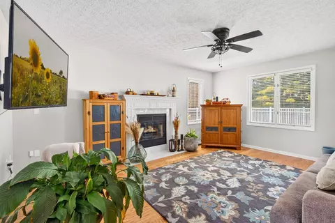 Living - 253 Clark Dr, Circleville, OH 43113 photo 4 of 5