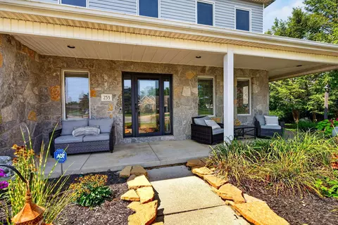 Exterior - 253 Clark Dr, Circleville, OH 43113 photo 4 of 5