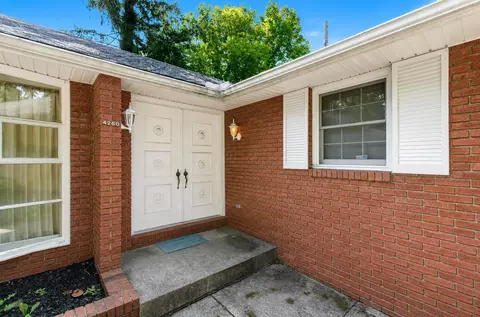 4260 Oxford Dr, Columbus, OH 43220
