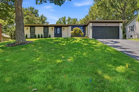 893 Singing Hills Ln, Columbus, OH 43235