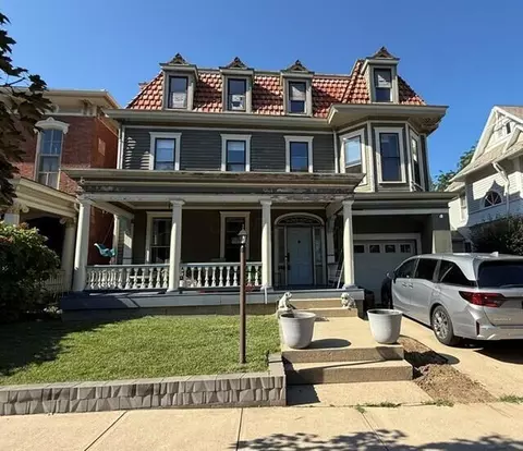 Exterior - 207 E Wheeling St, Lancaster, OH 43130 photo 1 of 4
