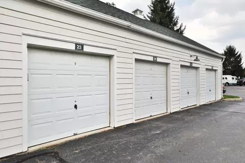 Exterior - 6992 Old Bridge Ln E, Dublin, OH 43016 photo 6 of 9