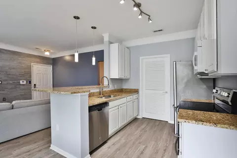 Kitchen - 6992 Old Bridge Ln E, Dublin, OH 43016 photo 3 of 4