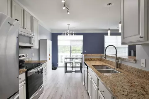 Kitchen - 6992 Old Bridge Ln E, Dublin, OH 43016 photo 4 of 4