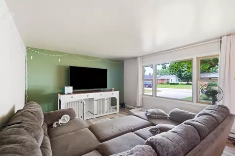 Living - 760 Humble Dr, De Graff, OH 43318 photo 2 of 2