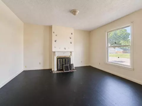 Living - 246 S Hubert Ave, Springfield, OH 45505 photo 3 of 5