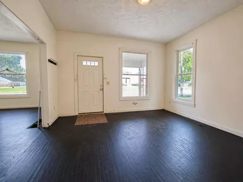 Living - 246 S Hubert Ave, Springfield, OH 45505 photo 4 of 5