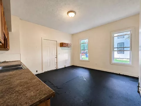 Living - 246 S Hubert Ave, Springfield, OH 45505 photo 1 of 5