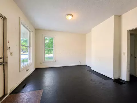 Living - 246 S Hubert Ave, Springfield, OH 45505 photo 5 of 5