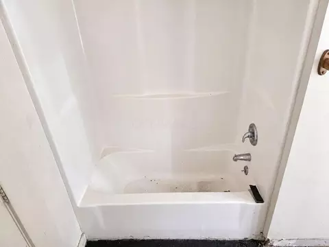 Bath - 246 S Hubert Ave, Springfield, OH 45505 photo 4 of 4