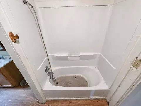 Bath - 246 S Hubert Ave, Springfield, OH 45505 photo 2 of 4