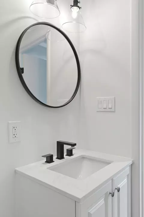 Bath - 8669 Ripton Dr, Powell, OH 43065 photo 2 of 9