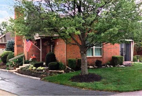 2405 Sportsman Dr, Grove City, OH 43123