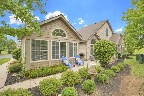 100 Stonegate Dr, Pataskala, OH 43062