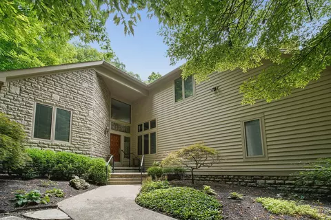 388 Lily Pond Ct, Columbus, OH 43230