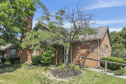 2402 Huntmaster Ln, Grove City, OH 43123