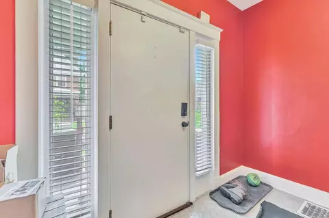 Entry Way - 124 Albert St, Cincinnati, OH 45217 photo 1 of 3