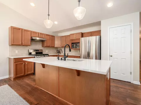 Kitchen - 655 E Beaumont Rd, Columbus, OH 43214 photo 2 of 4
